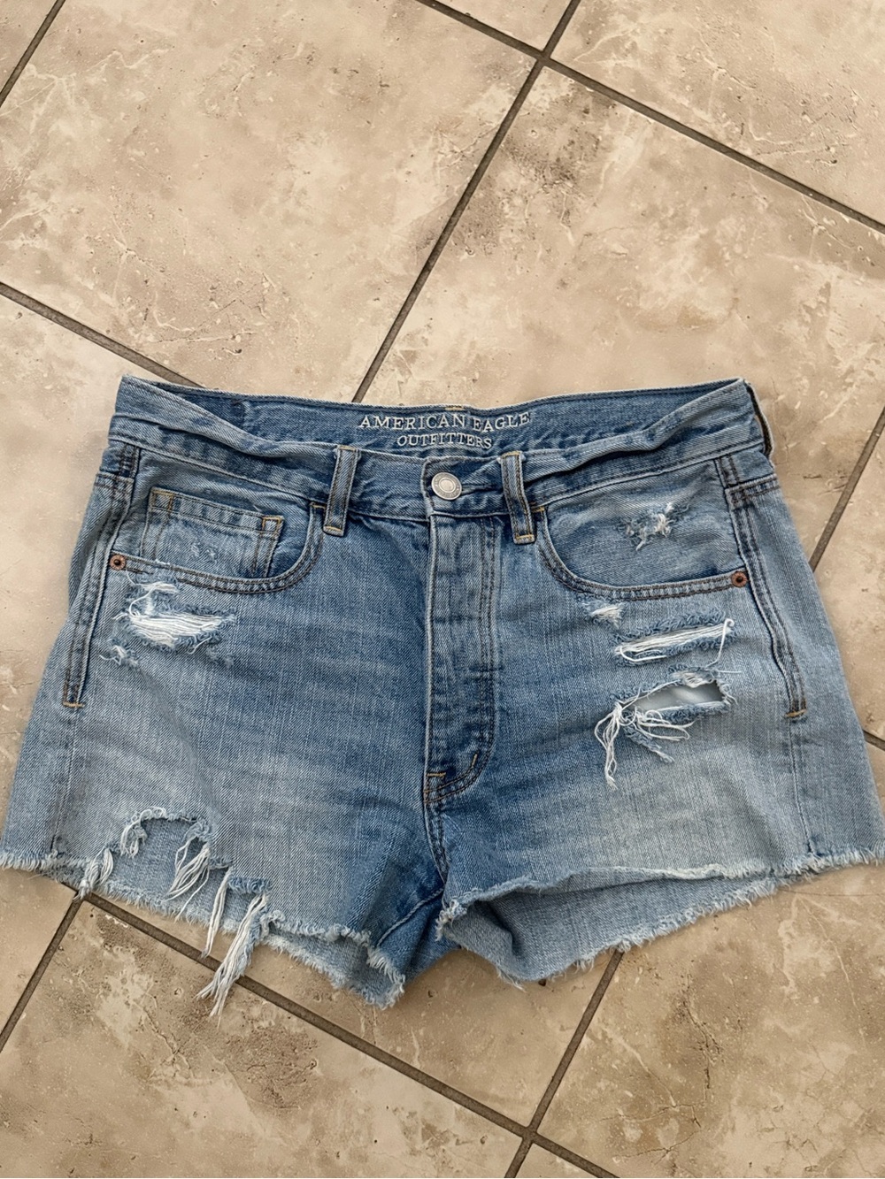 American Eagle Women’s High Rise Button Fly Distressed Jean Shorts Sz 6